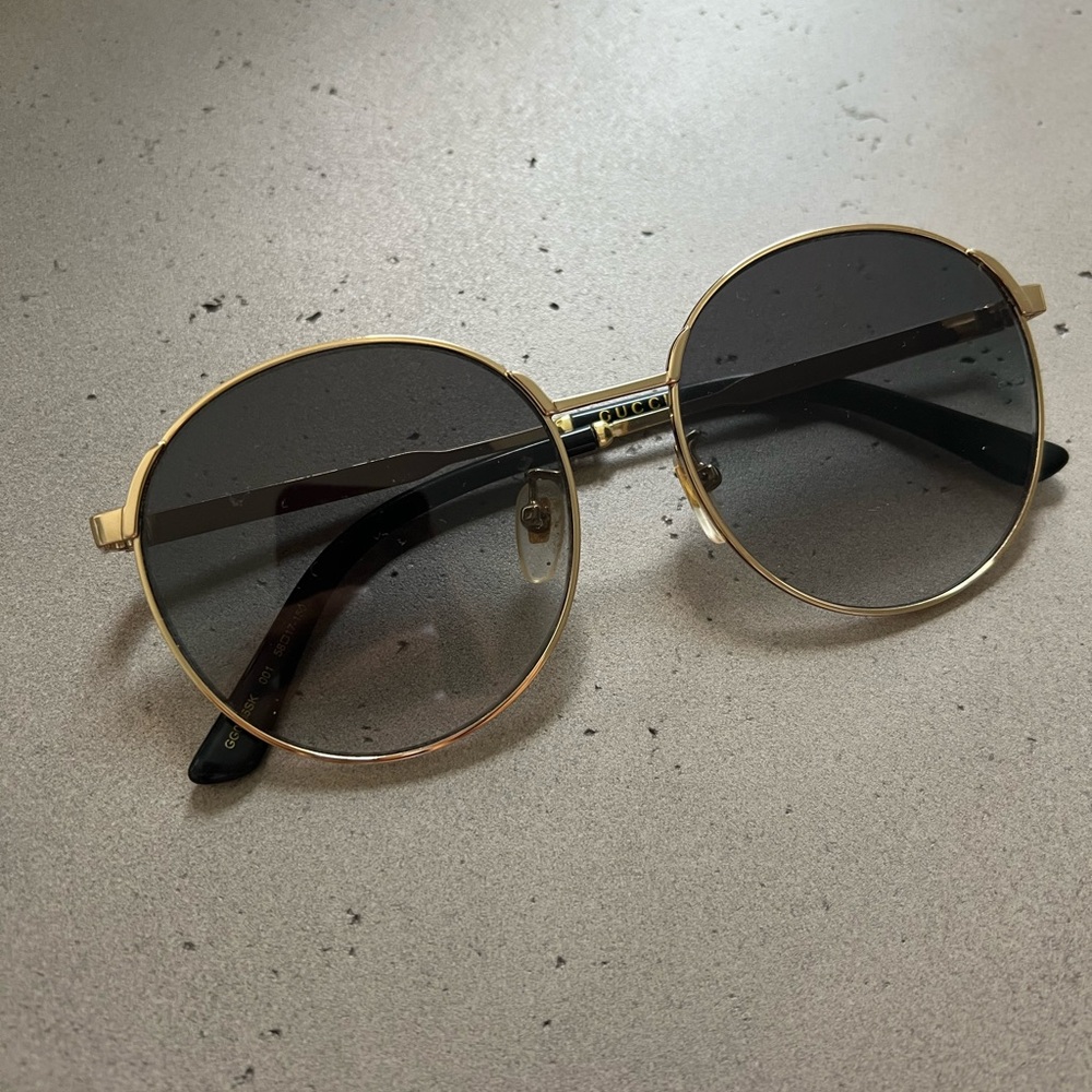 Gucci Gold and Black Aviator Sunglasses with Gradient Lenses